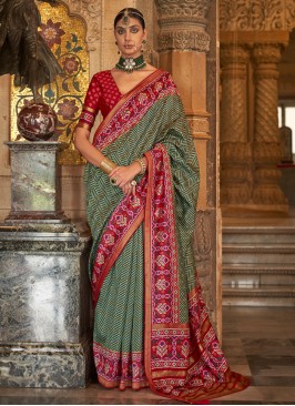 Green And Red Banarasi Silk Zig Zag Printed Saree