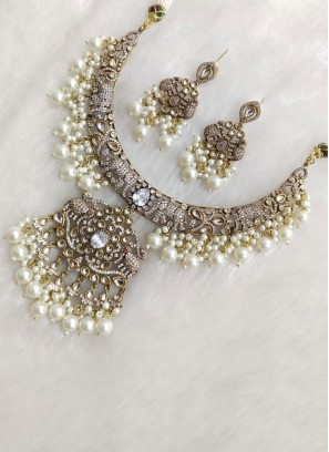 Diamond Studded Wedding Wear Necklace Set