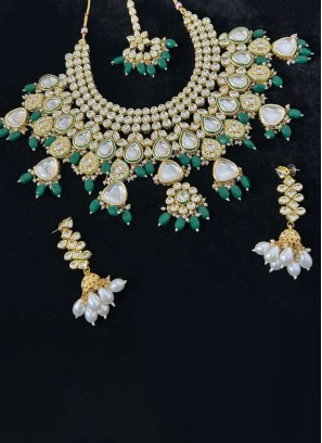 Gold Finish Choker Set With Pearl Drops And Studded Kundan