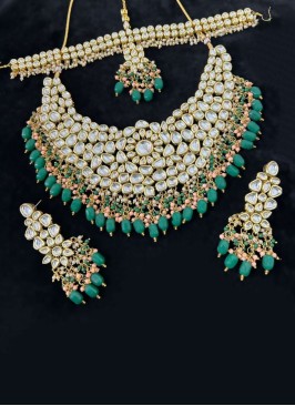 Gold Finish Green Choker Set With Kundan