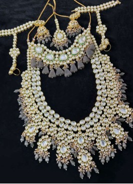 Grey Kundan Bridal Wear Necklace Set With Hathphool