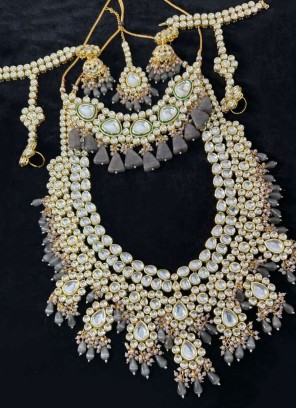 Grey Kundan Bridal Wear Necklace Set With Hathphool