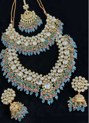 Kundan Studded Bridal Necklace Set With Maangtikka