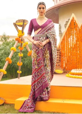 Beige And Magenta Silk Contemporary Saree