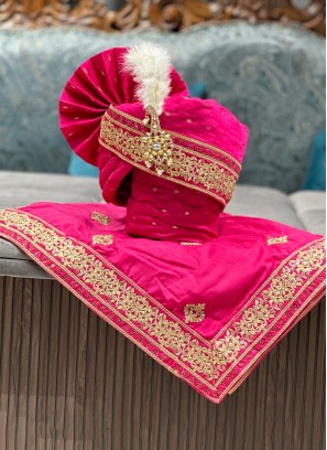 Rani Color Silk Safa And Dupatta With Fancy Broach