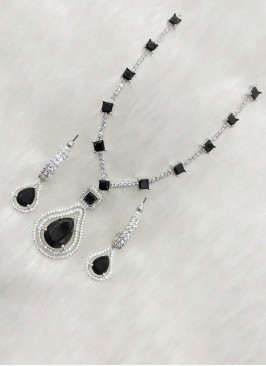 Stone And American Diamond Studded Necklace Set