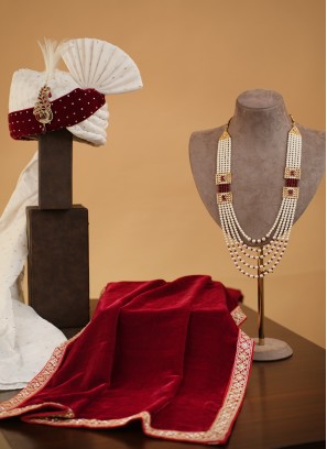 White And Maroon Rajwadi Style Safa, Dupatta And Mala