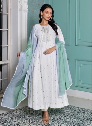 White Color Anarkali Suit Set In Silk Fabric