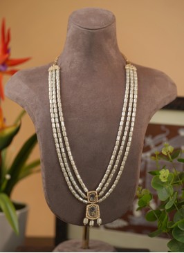 White Pearl Mala With Stone Pendant