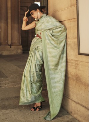 Lovely Green Woven Handloom Silk Designer Saree