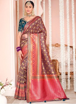 Distinctive Viscose Weaving Classic Saree