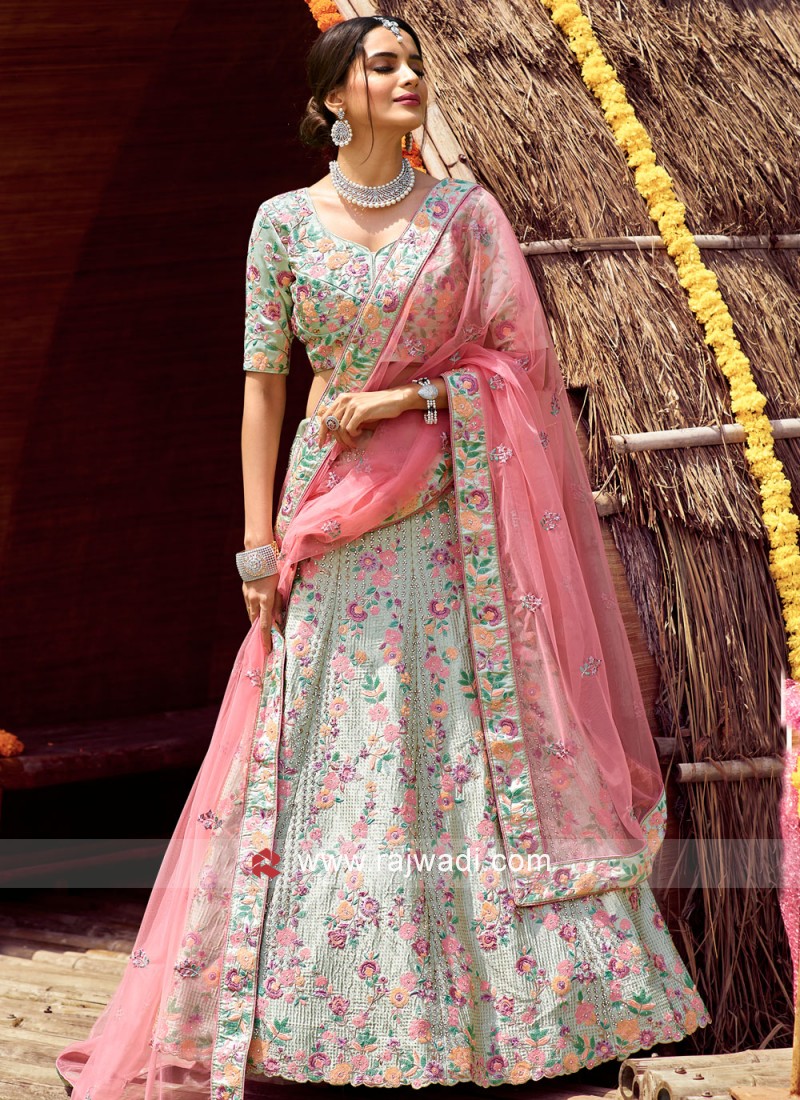 Ghagra choli for store mehndi