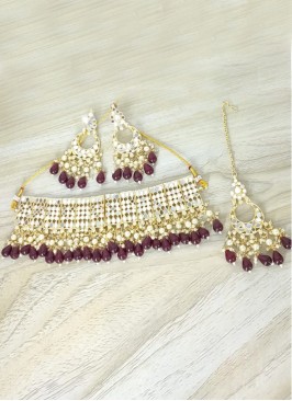 Gold And Purple Choker Necklace With Maang Tikka