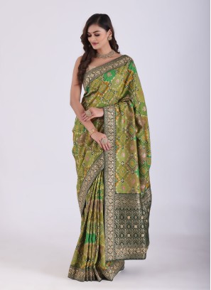 Green Banarasi Silk Saree With Heavy Zari Pallu