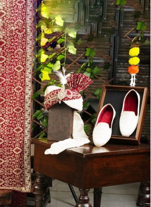 Maroon Groom Wear Safa And Dupatta