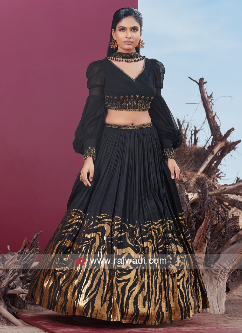 Siyah Mumtaz Lehenga Set by Sanskriti Bankiwal at Aza Fashions | Lehenga  designs simple, Black lehenga, Indian dresses traditional