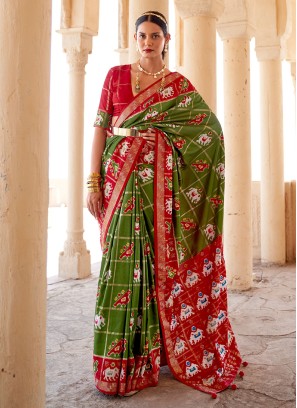 Patola Silk  Weaving Designer Saree in Green