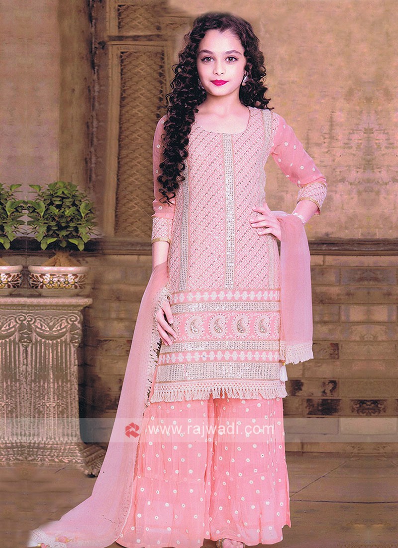 Girls in hotsell salwar suit