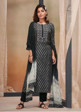 Shagufta Cotton Crepe Fabric Black  Printed Salwar Kameez