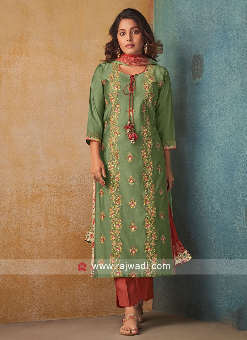 HONEY PRAGYA RAYON DRAMATIC PRINTED KURTI WITH BOTTOM