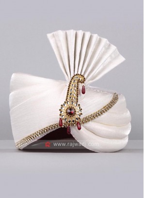 White Color Safa With Fancy Broach