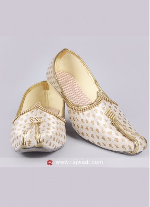 Brocade Off White Mojari