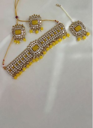 Yellow Mirror Chokar Necklace Set